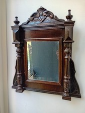 Vecchia specchiera in legno