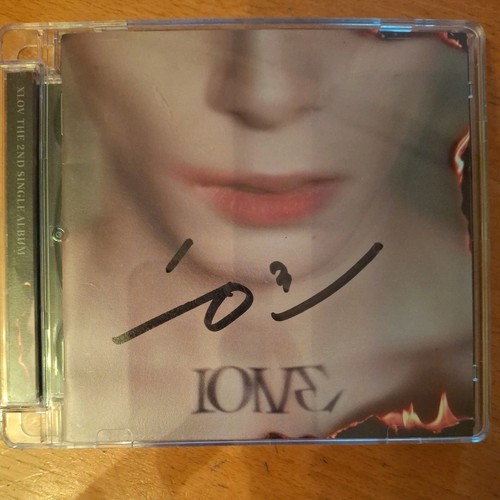 Xlov one hyun signed - i,