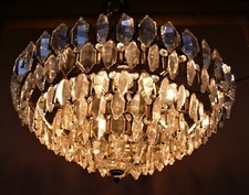 GRANDE LAMPADARIO IN METALLO