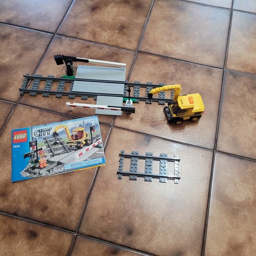 Lego 7936 level crossing - lego,