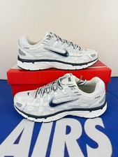 Nuove scarpe da ginnastica