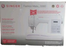 SINGER 5560 Sewing Machine. In