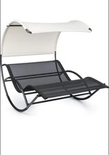 Lettino a dondolo matrimoniale da giardino con cuscini poggiatesta e parasole