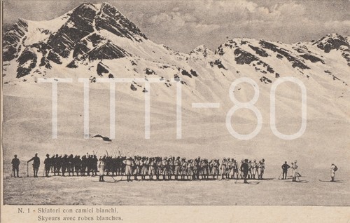 Skiatori con camici bianchi - camici,