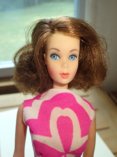 Graziosa bambola barbie bruna - graziosa,