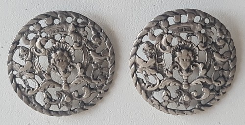 Due antichi bottoni gioiello