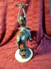 Statua Buck McCain preghiera