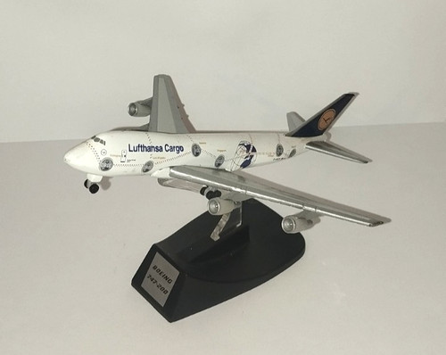 Boeing model 747 200f - model,