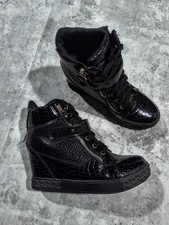 Sneakers 00s avantgarde - 🔥,