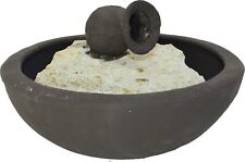 Fontana in pietra con pompa