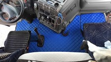 TAPPETI + COPRICOFANO IN ECOPELLE BLU PER IVECO STRALIS ACTIVE SPACE