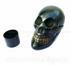 Antica testa di teschio in