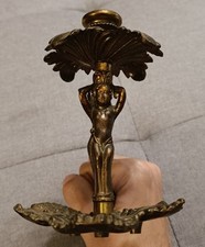 ANTICO CANDELIERE IN OTTONE CON SCULTURA E MANICO - DA COLLEZIONE