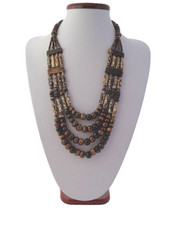 Collana di perle tribali
