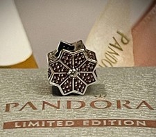 Autentico Charm Pandora Black