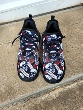 Sneakers goth,punk,rock.motivo