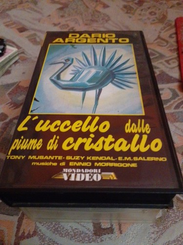 Vhs uccello dalle piume di - l'uccello,