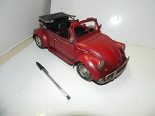 Volkswagen Maggiolino cabrio in latta, lunghezza 32 cm. ottime condizioni