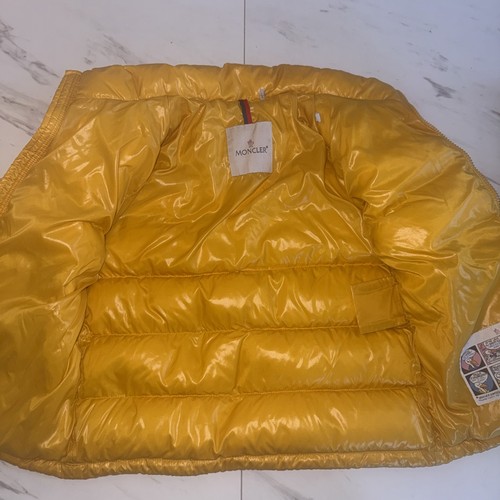 Moncler puffer jacket giallo - moncler,