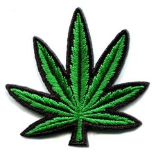 FERRO FOGLIA DI MARIJUANA SU