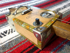 Chitarra vintage cigar box