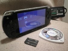 PSP 2004 NERA + MEMORY 1GB  BUONISSIME CONDIZIONI NO BATTERIA + 1 GIOCO OMAGGIO