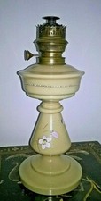 Lampada a petrolio in vetro opaline, dipinta a mano, inizio '900
