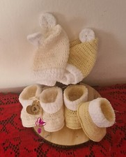 Stivaletti e berretto bebè  all'uncinetto, handmade