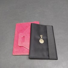 Portafoglio nero con marchio