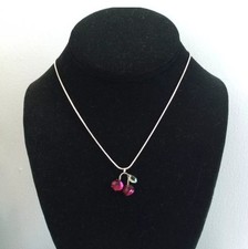 Collana con ciondolo ciliegia