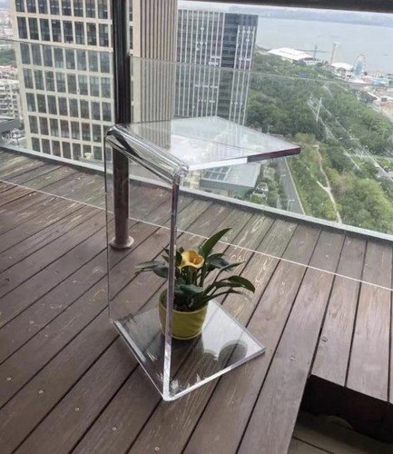 Tavolino plexiglass - in,