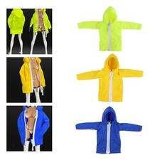 Vestiti per bambole in figura