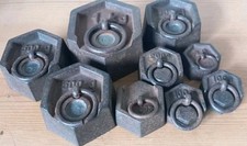 Set di 9 antichi pesi ad