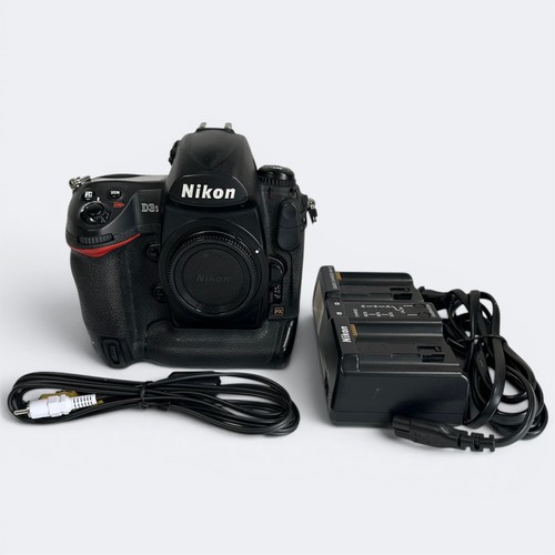 Nikon d3s dslr camera - dslr,