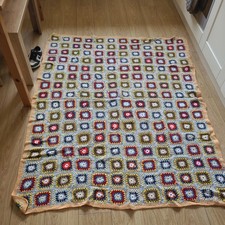 Coperta all'uncinetto fatta a