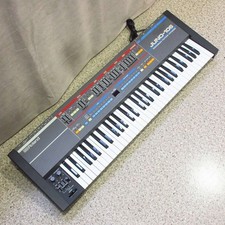 Roland JUNO-106 Sintetizzatore