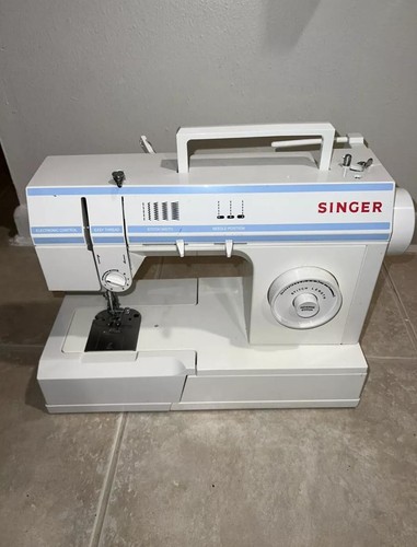 Singer 57815 sewing machine - c,