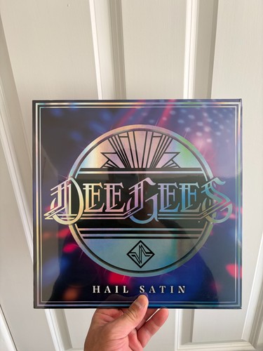 Dee gees hail - hail, satin