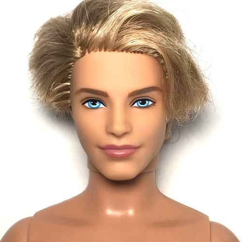 Barbie nuda 2012 fashionistas - nuda,