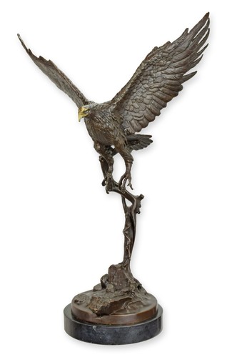 Una scultura bronzo - una, in