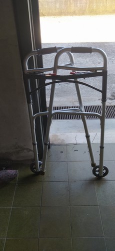 Deambulatore pieghevole - deambulatore,