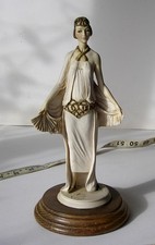 Statuina firmata Vittorio
