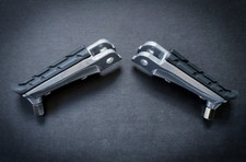 Pedini poggiapiedi anteriore