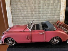 Auto giocattolo in latta