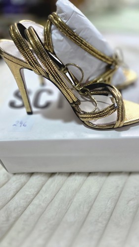 Sandali con tacco stiletto