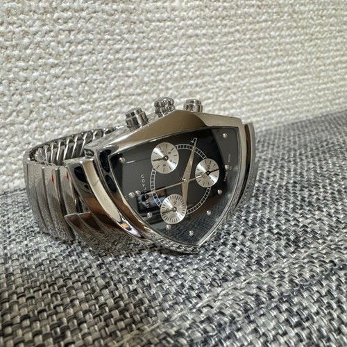 Ottimo orologio triangolare