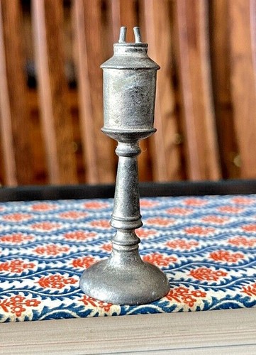 Figurina lampada olio peltro