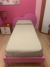Due letti singoli rosa, 80x190, ottime condizioni, con testata a forma di cuore