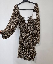 Abito leopardato da donna