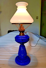 Lampada a petrolio in vetro opaline, dipinta a mano, inizio '900 con timbro sott